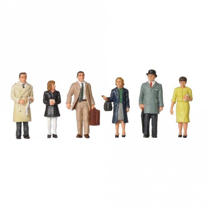 Scenecraft 1960/70s Standing Station Passengers (OO)