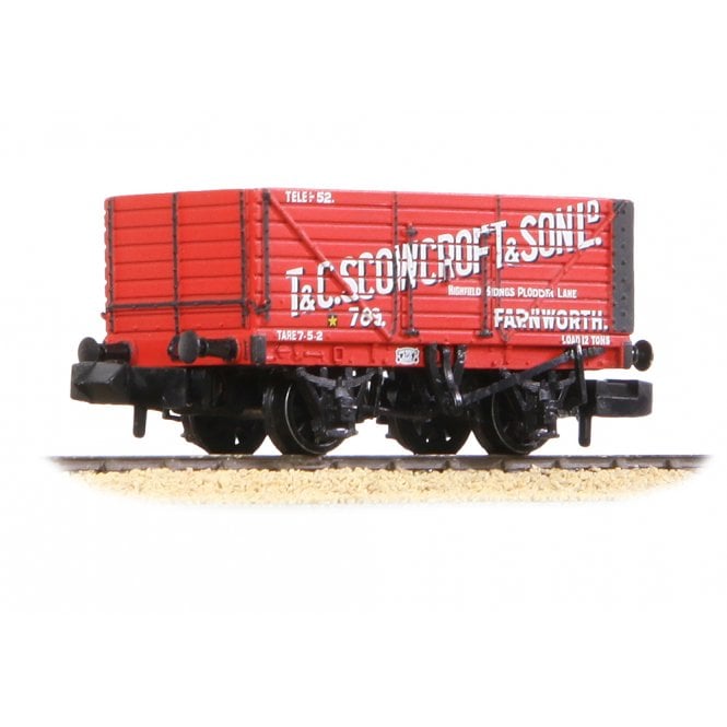 Graham Farish 8 Plank Wagon End Door 'T & C. Scowcroft & Son Ltd' Red 789 (N)
