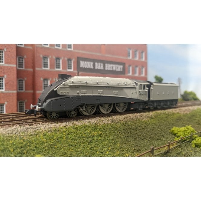 Dapol A4 Valanced Silver King 2511 LNER Silver Grey