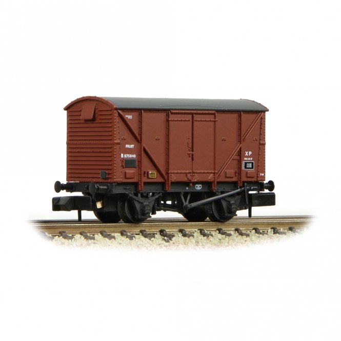 Graham Farish BR 12T Plywood Fruit Van Late Bauxite 'B875840' (N)