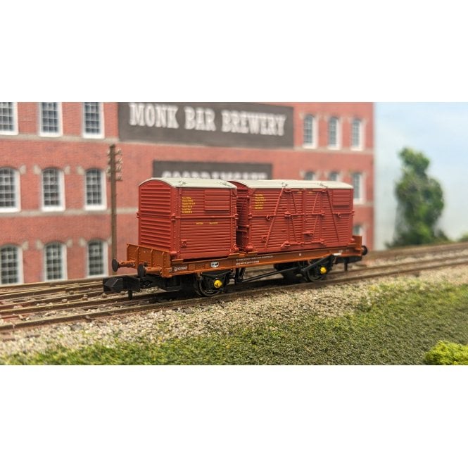 Rapido UK BR 'Conflat P' B933047 (with crimson containers)