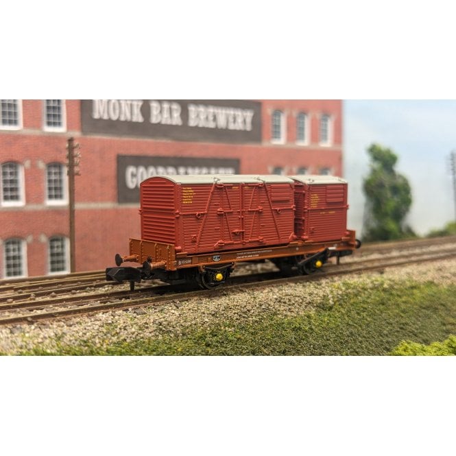 Rapido UK BR 'Conflat P' B933238 (with crimson containers)