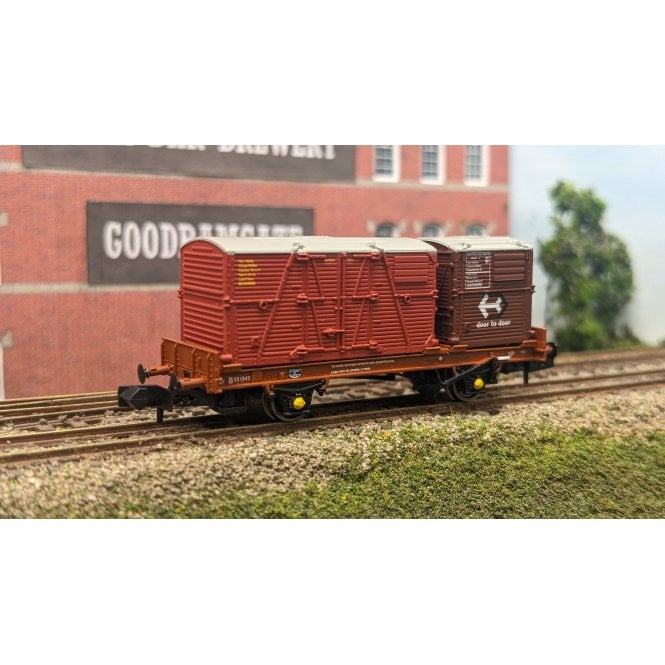 Rapido UK BR 'Conflat P' B933343 (with crimson and bauxite containers)