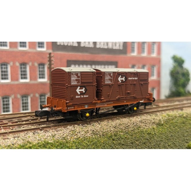 Rapido UK BR 'Conflat P' B933861 (with bauxite containers)