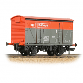 Bachmann BR VEA Vanwide BR Railfreight Red & Grey