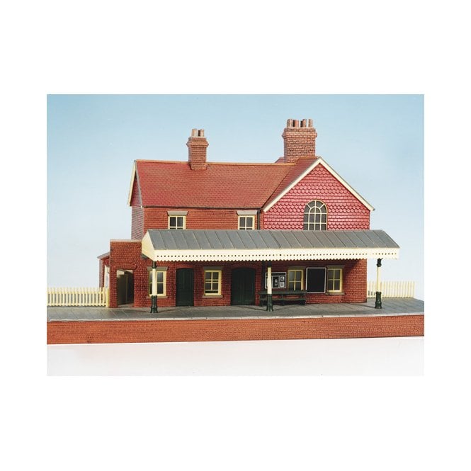 Wills Country Station - Brick Built - With Platform
