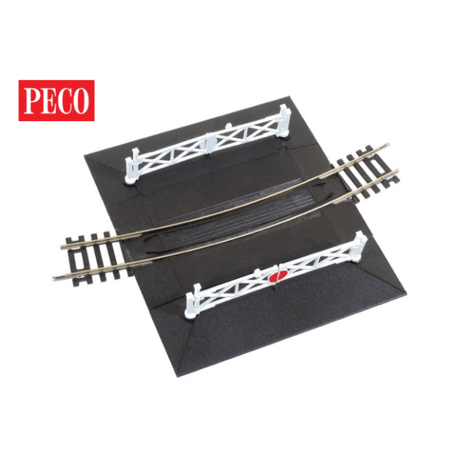 Peco Curved (No.3 Rad.) Level Crossing - complete w/2 ramps & 4 gates