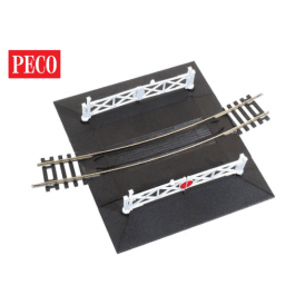 Curved (No.3 Rad.) Level Crossing - complete w/2 ramps & 4 gates