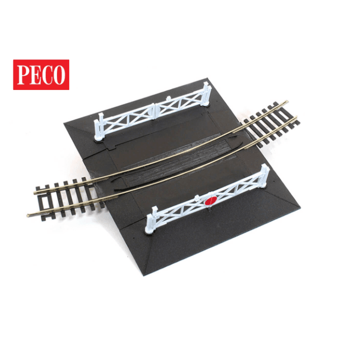 Peco Curved (No.4 Rad.) Level Crossing -complete w/2 ramps & 4 gates