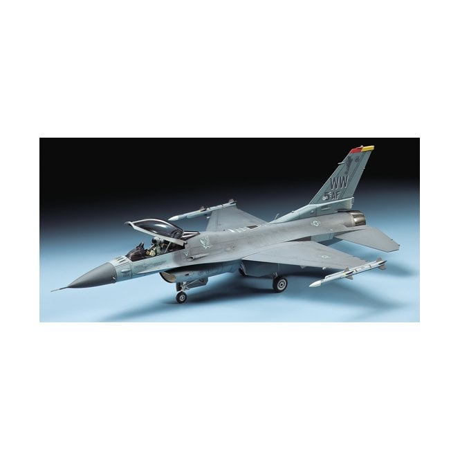 Tamiya F-16CJ Fighting Falcon (1:72)