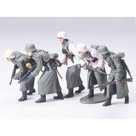 German Assault Infantry w/Winter Gear (1:35)