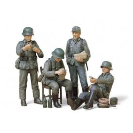 German Soldiers at Rest (1:35)