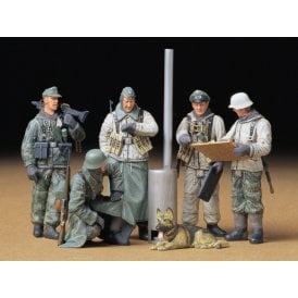 German Soldiers Field Briefing (1:35)