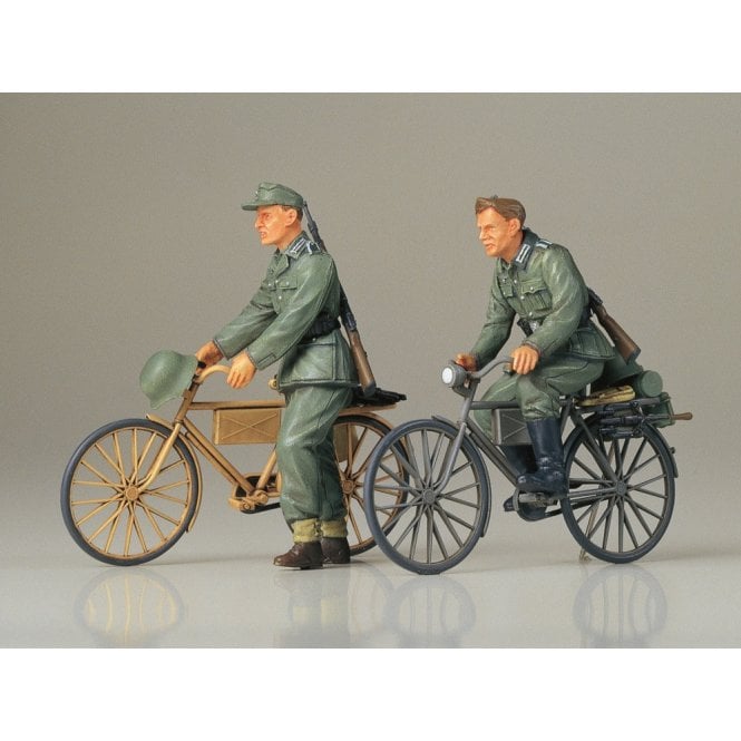 Tamiya German Soldiers with bicycles (1:35)