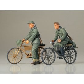 German Soldiers with bicycles (1:35)