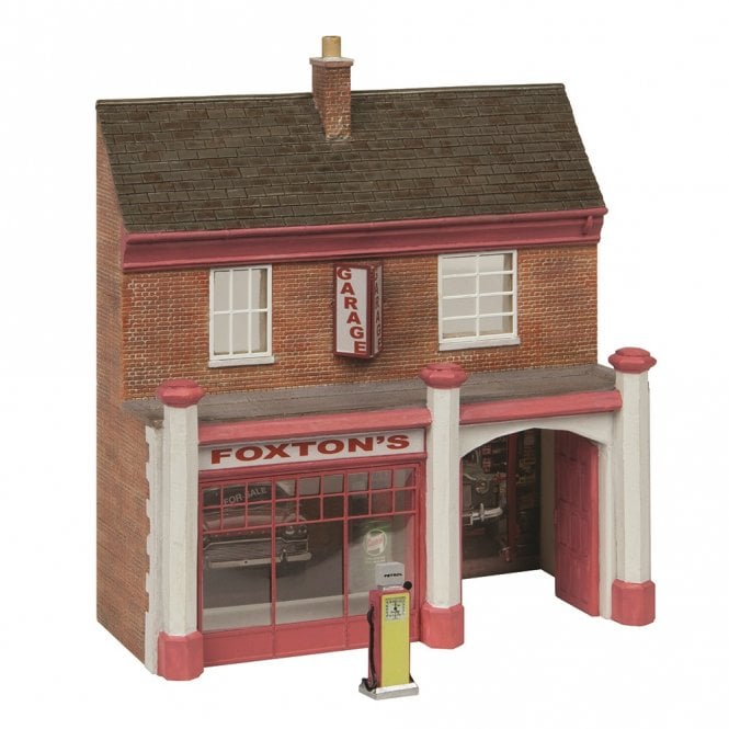 Scenecraft Low Relief Town Garage and Sales Red (OO)