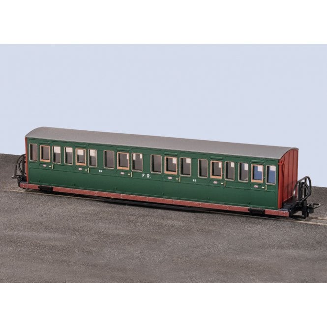 Peco OO-9 Long 'Bowsider' Coach Col Stephens No.19