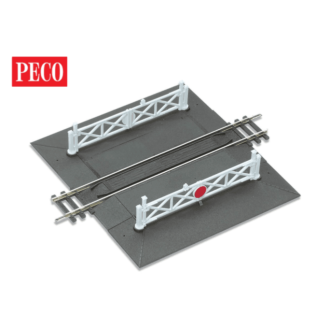 Peco Straight Level Crossing - complete with 2 ramps & 4 gates