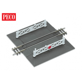 Straight Level Crossing - complete with 2 ramps & 4 gates
