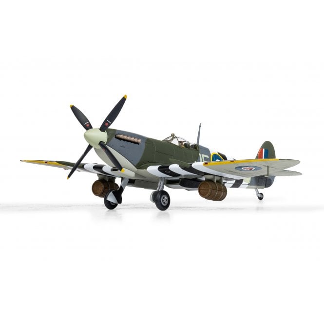 Corgi Supermarine Spitfire Mk.IX W/Cdr. J.E. Johnson (1:72)