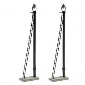 Scenecraft Wooden Post Yard Lamps (x2) (OO)
